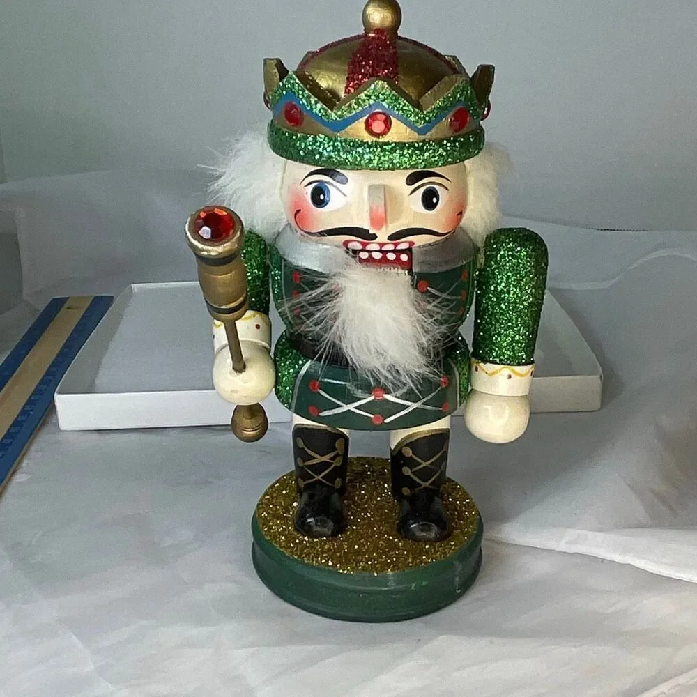 VTG Scott’s collectibles of distinction nut cracker